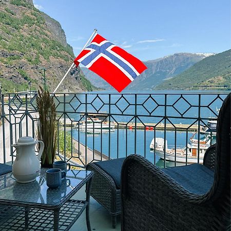 Svingen Guesthouse - Panoramic Fjord Views In Флам Экстерьер фото
