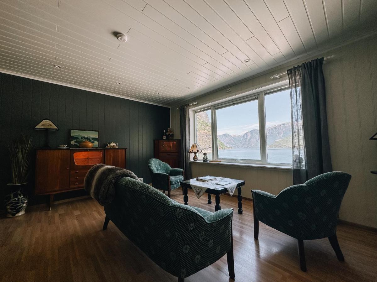 Svingen Guesthouse - Panoramic Fjord Views In Флам Экстерьер фото