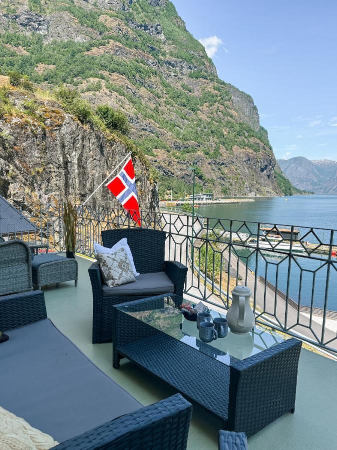 Svingen Guesthouse - Panoramic Fjord Views In Флам Экстерьер фото